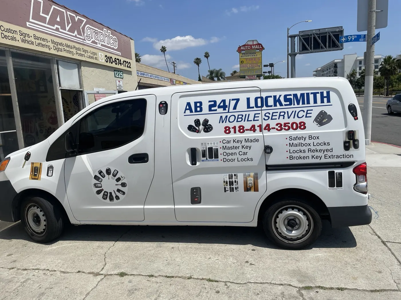 AB 24/7 Locksmith work van